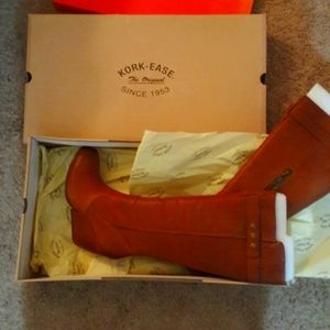 Tan heeled boot